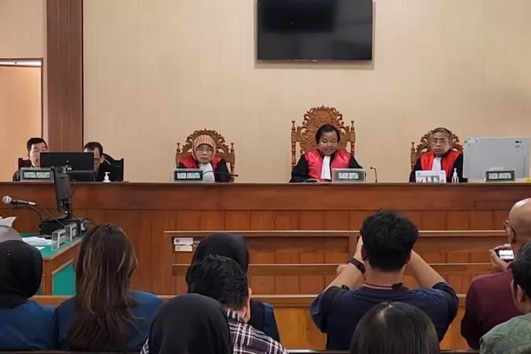 Tanpa Kehadiran Gibran Dan Almas, Ini Hasil Sidang Perdana Gugatan ...