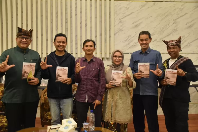 Buku Historis Bandar Padang Abad XVIIXVIII Diluncurkan di Padang
