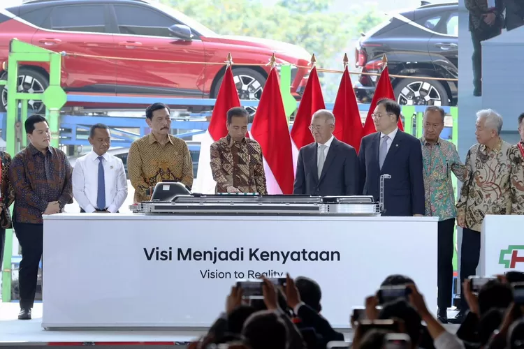 Presiden RI: Indonesia Jadi Pemain Global Supply Chain EV, PLN Siapkan ...