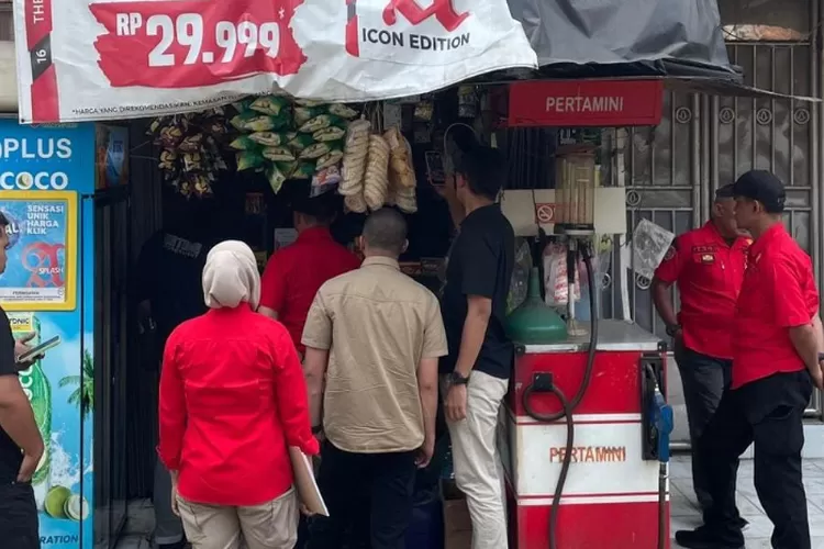 Petugas Gabungan Razia Pertokoan Di Tanah Sareal Bogor, Ribuan Barang ...