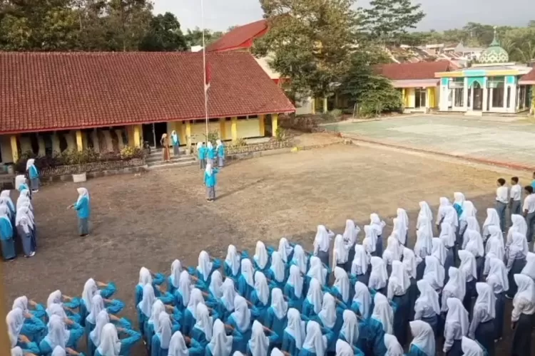 3 Contoh Teks Amanat Upacara Bendera Tentang Adab Murid Terhadap Guru ...