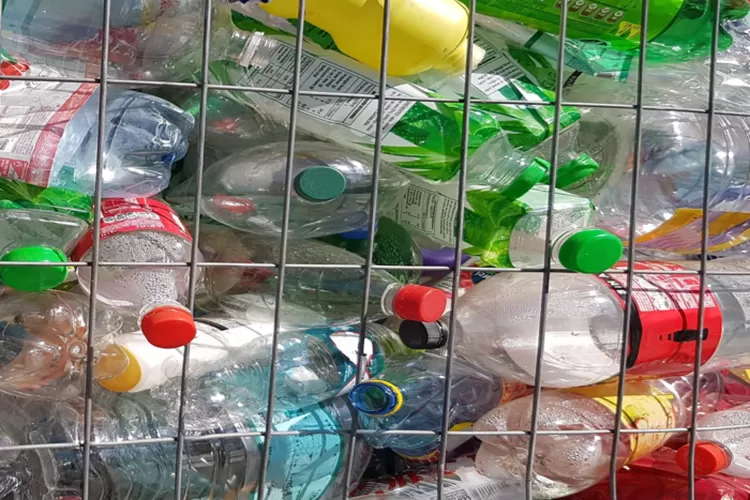 Ayo Muslimah Dukung Program Recycle Me Agar Sampah Plastik Dapat Terurai Menjadi Produk Yang