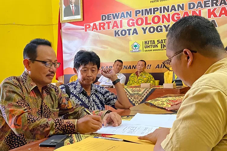 PAN Optimistis Berkoalisi Lagi Dengan Golkar, Heroe Poerwadi Kembalikan ...