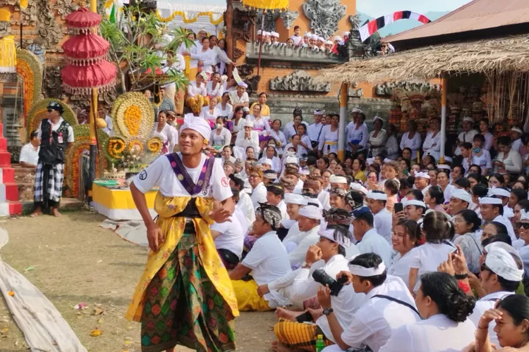 Tradisi Unik Hindu Bali Ngigel Desa: Ritual Untuk Warga Baru Jadi Krama ...