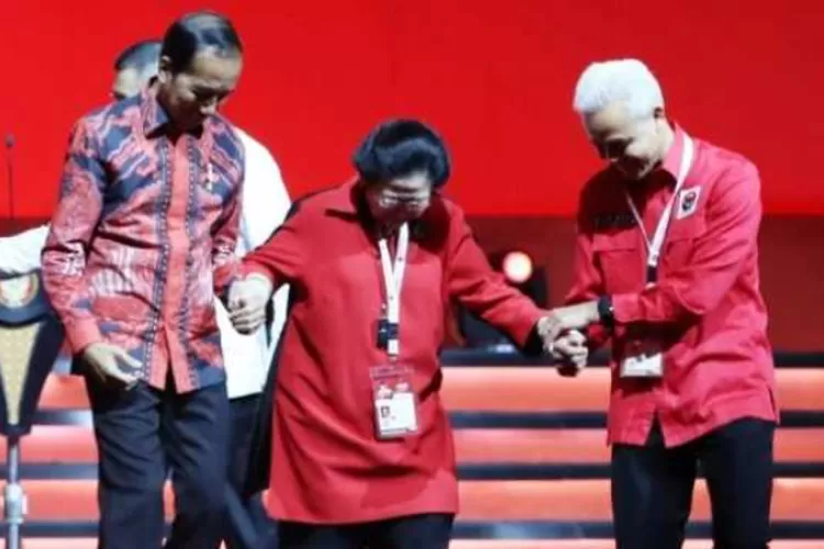 Viral Video Megawati Hempas Tangan Jokowi Puan Maharani Justru Bilang