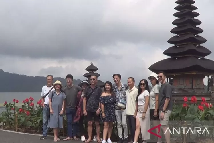 Gebrakan Budaya Di Objek Wisata Ulun Danu Beratan Bali: Tari Kecak 