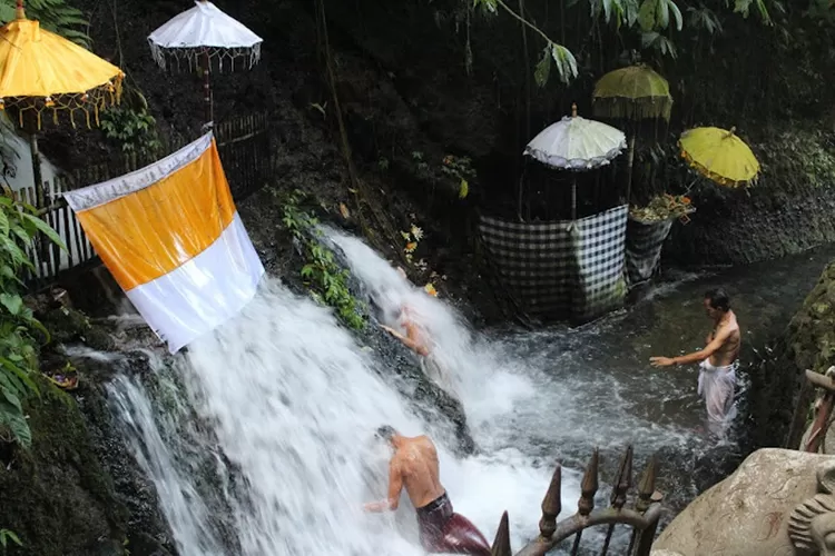 Rekomendasi 3 Tempat Melukat Di Bali Yang Cocok Untuk Healing Di Dekat ...