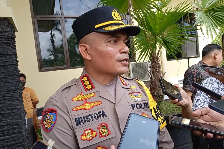 Dua Pekerja Jatuh Dari Atap Pabrik, Satu Tewas, Satu Kritis, Polisi ...