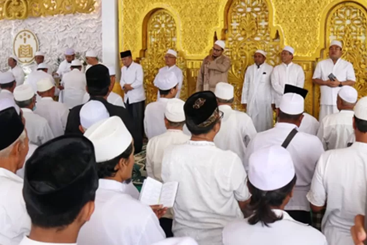 Ribuan Warga Khusuk Berzikir Dan Doa Bersama Sambut Hari Jadi Ke 274