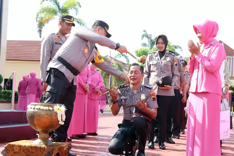 Awal Tahun Baru Puluhan Personel Polres Jepara Naik Pangkat Radar Kudus