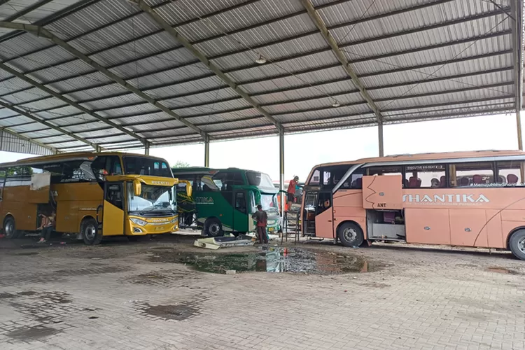 Pengemudi Bus New Santika Yang Alami Kecelakaan Terjun Bebas Dari Tol