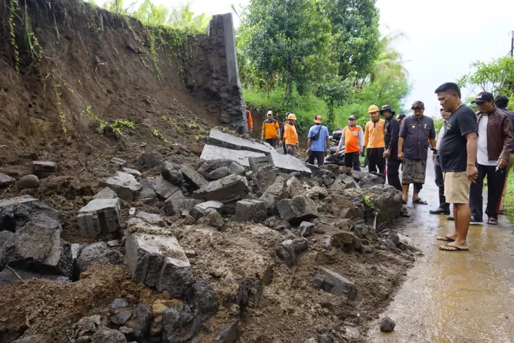 Diguyur Hujan Semalam, Sejumlah Titik Di Klungkung Dilanda Bencana ...