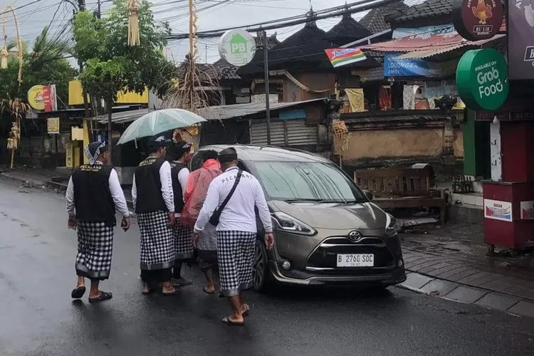 Astaga! Warganet Geram, Ratna Sarumpaet Kelayapan Bawa Mobil Saat Nyepi ...