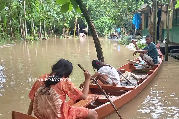 Bengawan Solo Meluap, Puluhan Rumah Terendam - Radar Bojonegoro