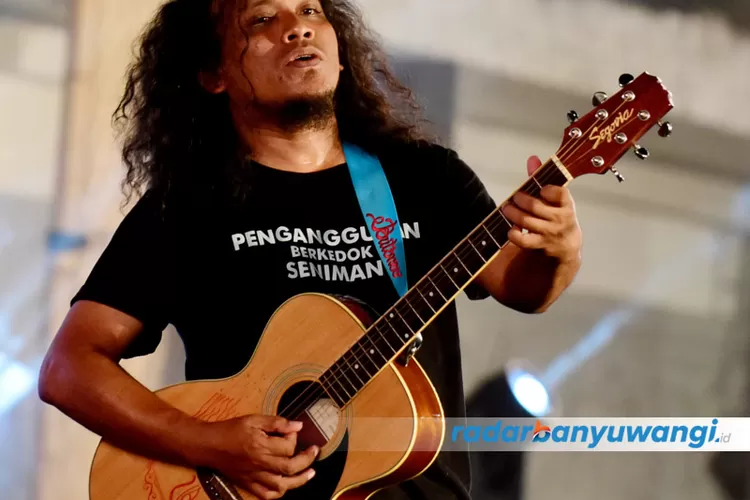 Gitar Akustik Digandrungi Sejuta Umat, Populer Dengan Sebutan Gitar ...