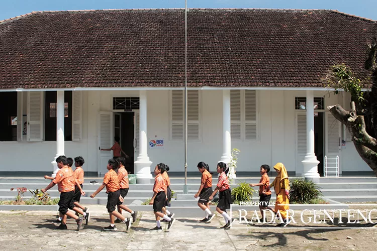 Sekolah Elit Zaman Belanda Itu Kini Hanya Dihuni 31 Murid, Siswa Kelas ...