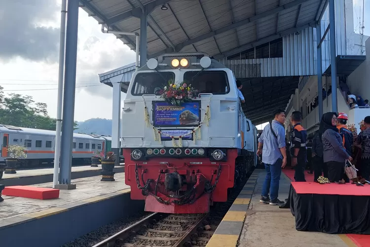 Operasional KA Blambangan Ekspres Dan Mutiara Timur Sukses, KAI Daop 9 ...