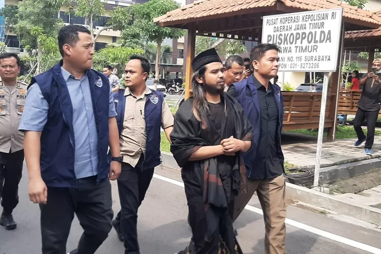 Kasus Video Viral Tukar Pasangan Gus Samsudin Diperiksa Di Polda Jatim