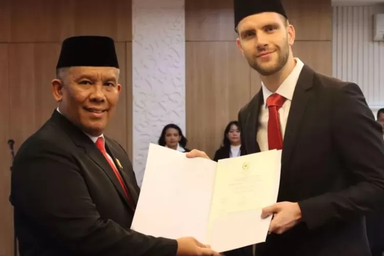 Resmi Jadi WNI, Maarten Paes Akan Menambah Kekuatan Sektor Penjaga ...