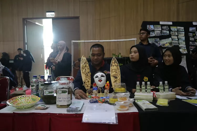 Expo Mahasiswa KKN UMD Unej Beri Ruang Mahasiswa Berkreasi - Radar Jember