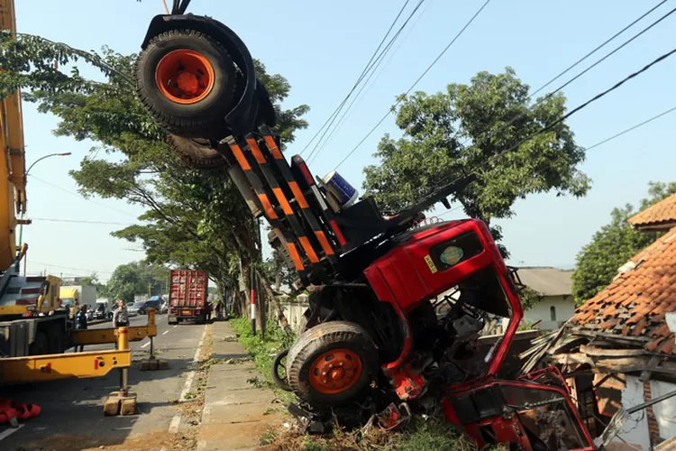 Truk Blong Biang Kecelakaan Maut Tewaskan 4 Orang Di Sentul Pasuruan ...