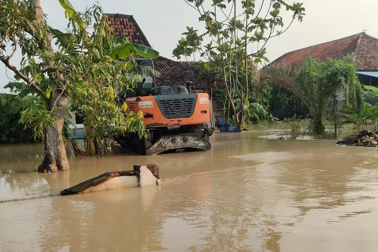 Jelang Akhir Tahun, Kali Lamong Meluap, Enam Desa Di Balongpanggang ...