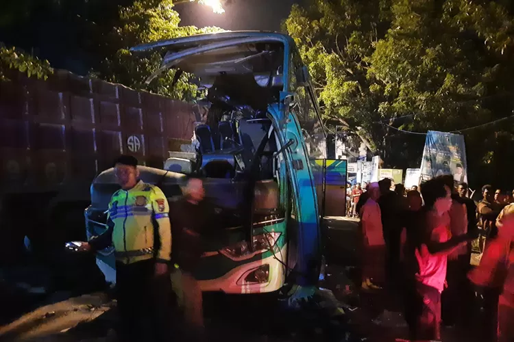 Laka Maut, Berikut Nama-nama Korban Bus Peziarah Asal Pasuruan Usai Adu ...