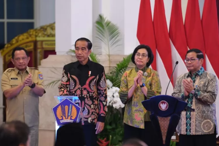 Resmi! Presiden Jokowi Menyerahkan DIPA Dan TKD 2024 Secara Digital ...