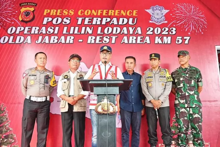 Lonjakan Arus Liburan Nataru Di Tol Jakarta-Cikampek Meningkat, Menteri ...