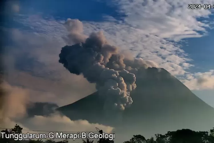 Gunung Merapi Luncurkan Awan Panas Sejauh 1,7 KM, BPPTKG Imbau Warga ...