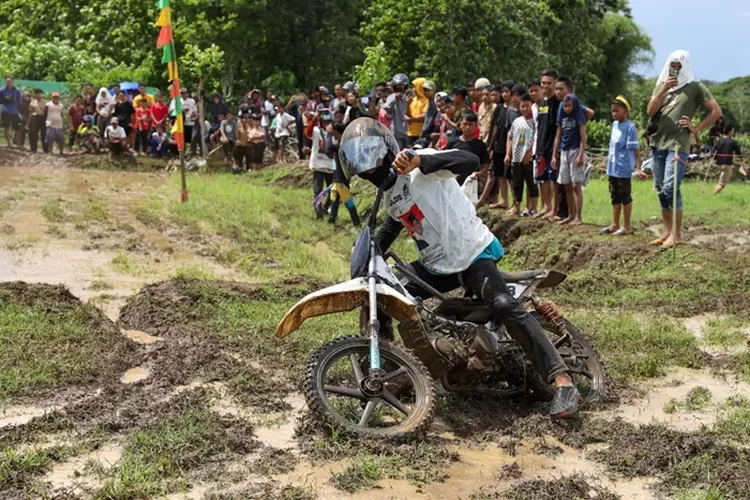 Rayakan Panen Melimpah Relawan Ganjar Di Takalar Gelar Lomba Motor