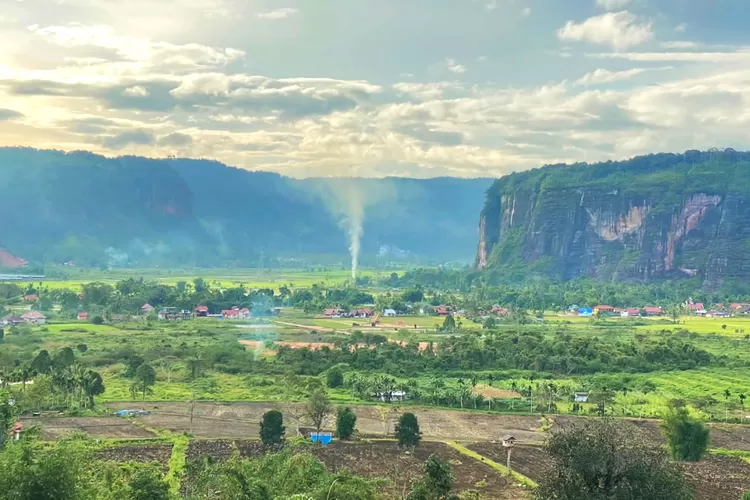 Lembah Harau Pesona Desa Konoha Versi Indonesia Keindahan Alam