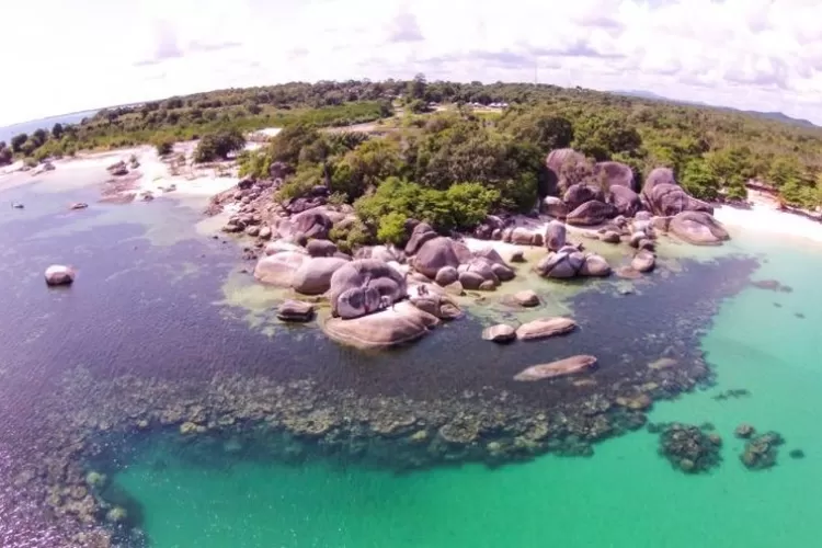 Mengenal Pantai Tanjung Tinggi Lebih Dekat Pesona Keindahan Pantai Di