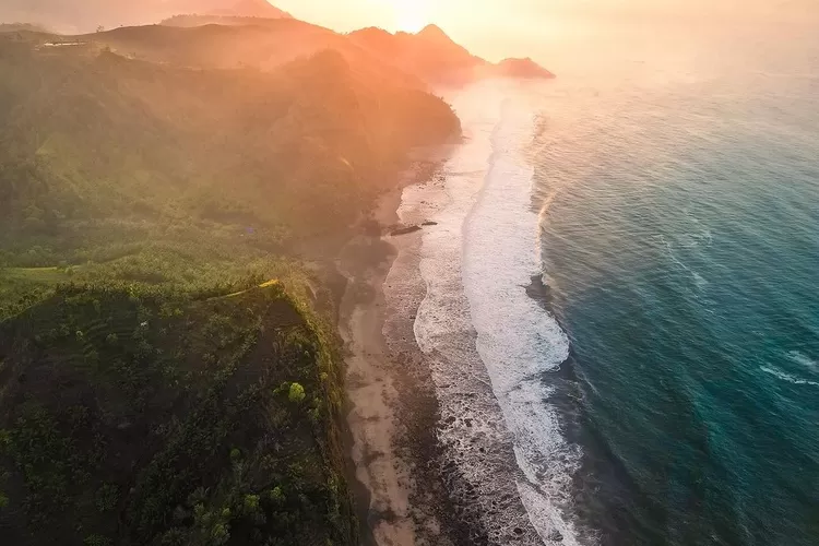 Bingung Akhir Pekan Kemana Ini Sederet Destinasi Pantai Yang Dekat Dengan Solo Nikmati Deburan