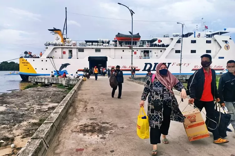 Harga Tiket Dan Jadwal Kapal Laut KM Dharma Ferry 2 Ketapang Semarang ...