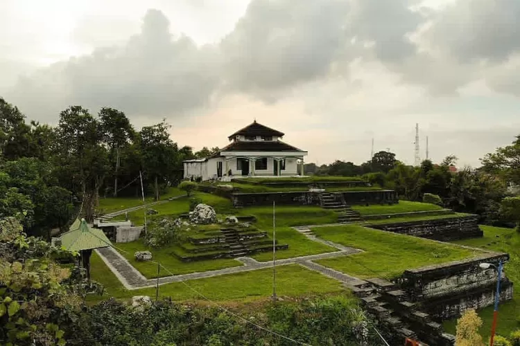 Memahami Nilai Budaya Menelusuri Makna Dan Filosofi Di Balik Giri Kedaton Gresik Neo Historia