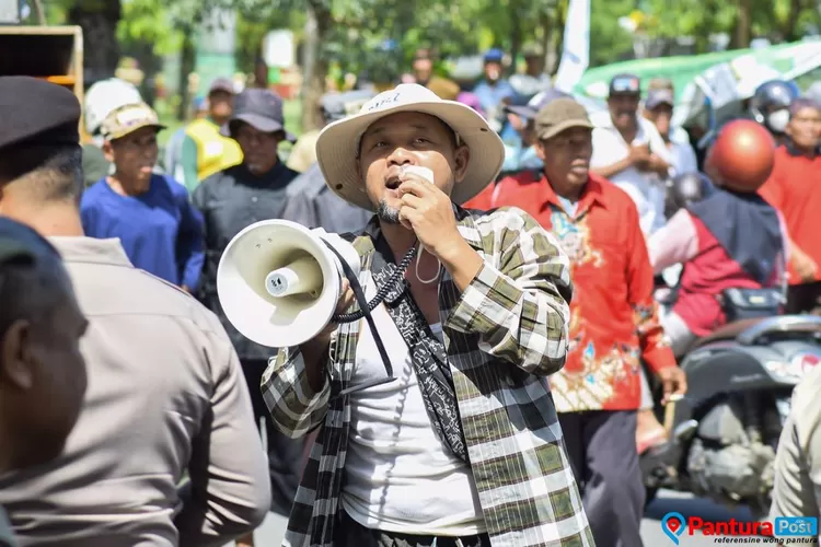 Foto: Demo Ratusan Petani Protes Pupuk Subsidi Yang Mahal - Pantura Post