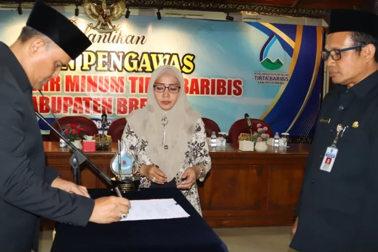 Pj Bupati Brebes Lantik Abdul Majid Jadi Dewan Pengawas Perumda Tirta ...