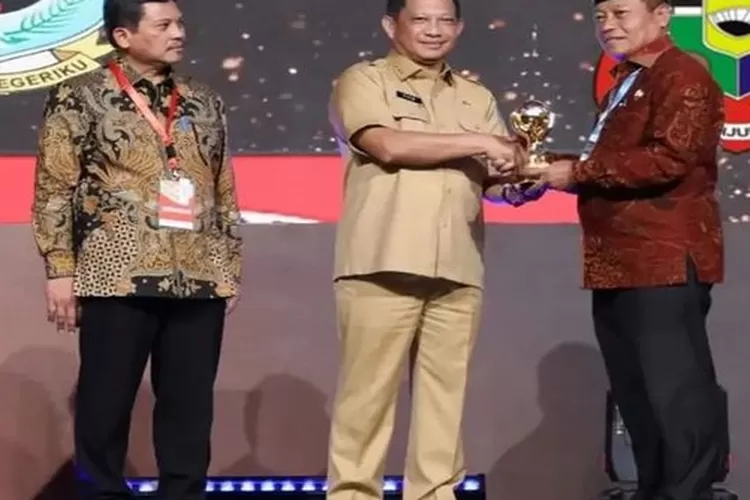 Terima Penghargaan Uhc Award Pemko Tanjung Balai Komitmen Berikan Pelayanan Kesehatan Yang