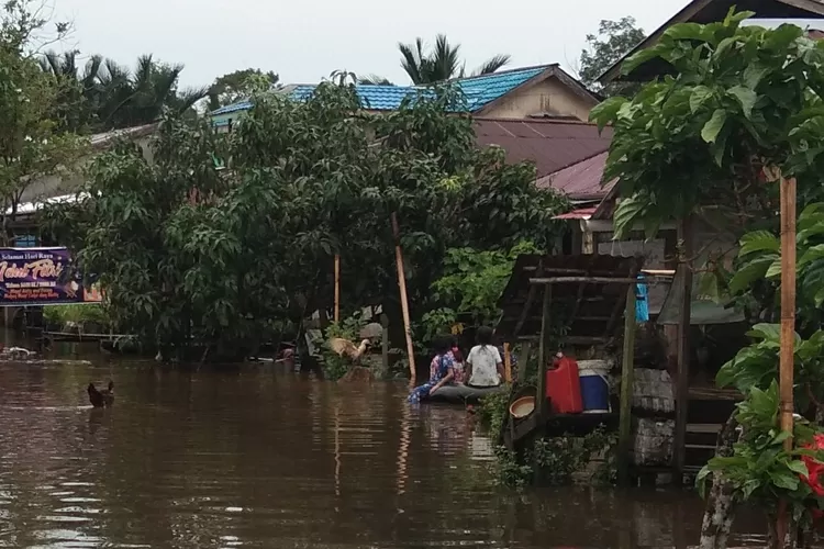 Ratusan Rumah Tergenang - Pontianak Post