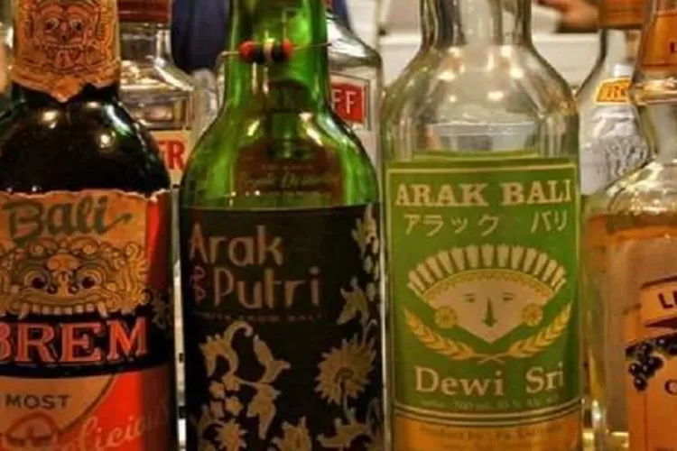 RUU Larangan Minuman Beralkohol Ancam Nasib Petani Arak di Bali