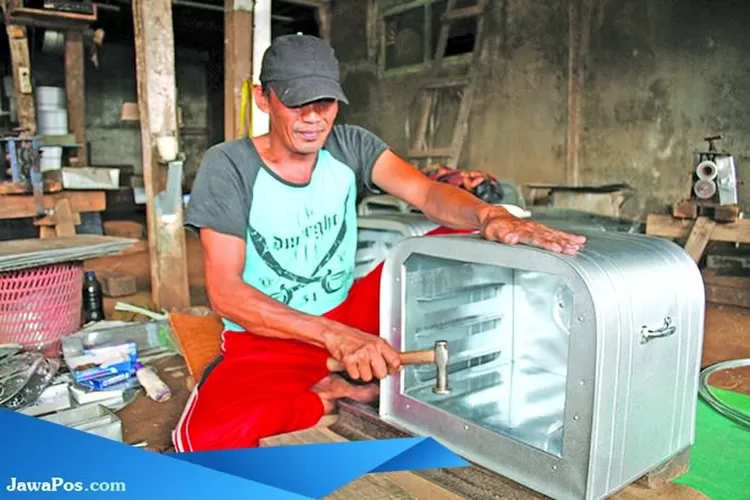 Awalnya Jualan Keliling Kini Punya Home Industry Radar Banyuwangi