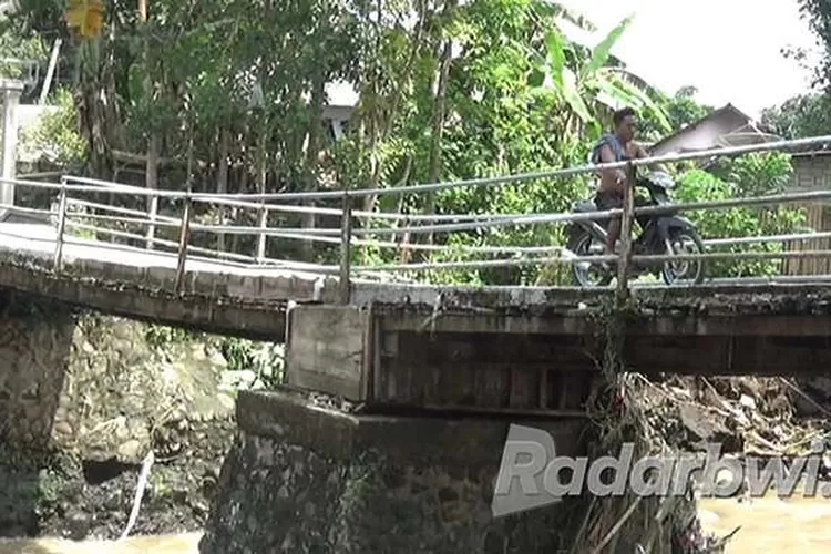 Jembatan Jolondoro Miring Warga Tegalharjo Terancam Terisolir Radar