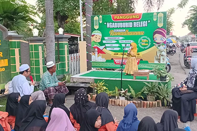 Ngabuburit Ala Santri Di Besuk; Belajar Berani Tampil Di Atas Panggung ...