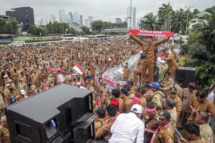 Ribuan Kades Demo, Tuntut Masa Jabatan Diperpanjang Jadi 9 Tahun ...