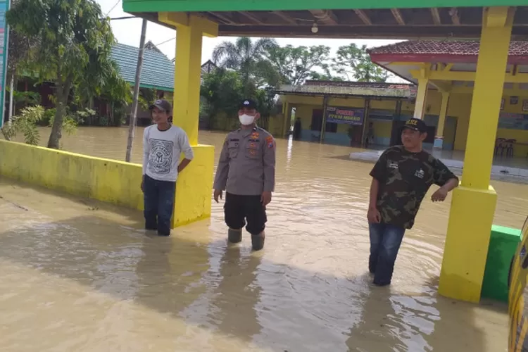 Banjir Kali Lamong, Tanggul Jebol, Ribuan Rumah Di Gresik Terendam ...