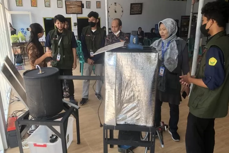 Mahasiswa Teknik Sipil Unej, Ubah Sampah Plastik Jadi Material Bangunan ...