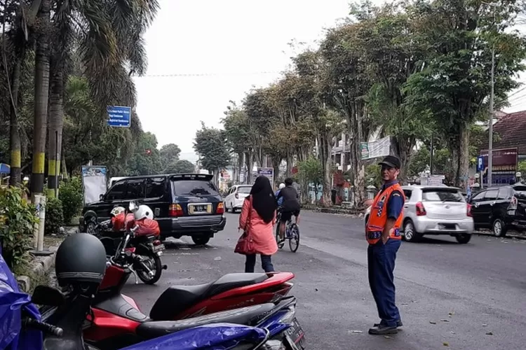 Mulai Terapkan Pembayaran Parkir Nontunai Menggunakan QRIS - Radar Jember