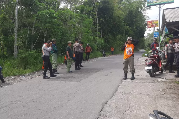 Jip Wisata Berhenti Operasional Siaga Bantu Evakuasi Warga Merapi