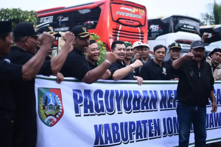 Tuntut Masa Jabatan Jadi 9 Tahun, Ratusan Kades Se-Jombang Demo Ke ...